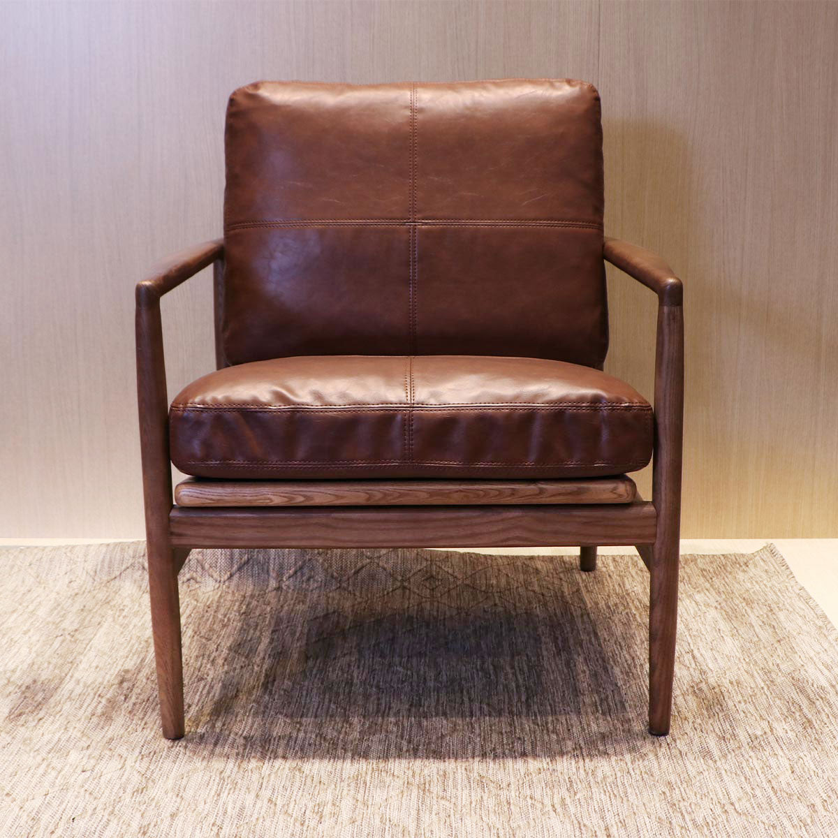 Silla NEUCHATEL eco cuero Marrón madera nogal 67 x 79 x 79cm