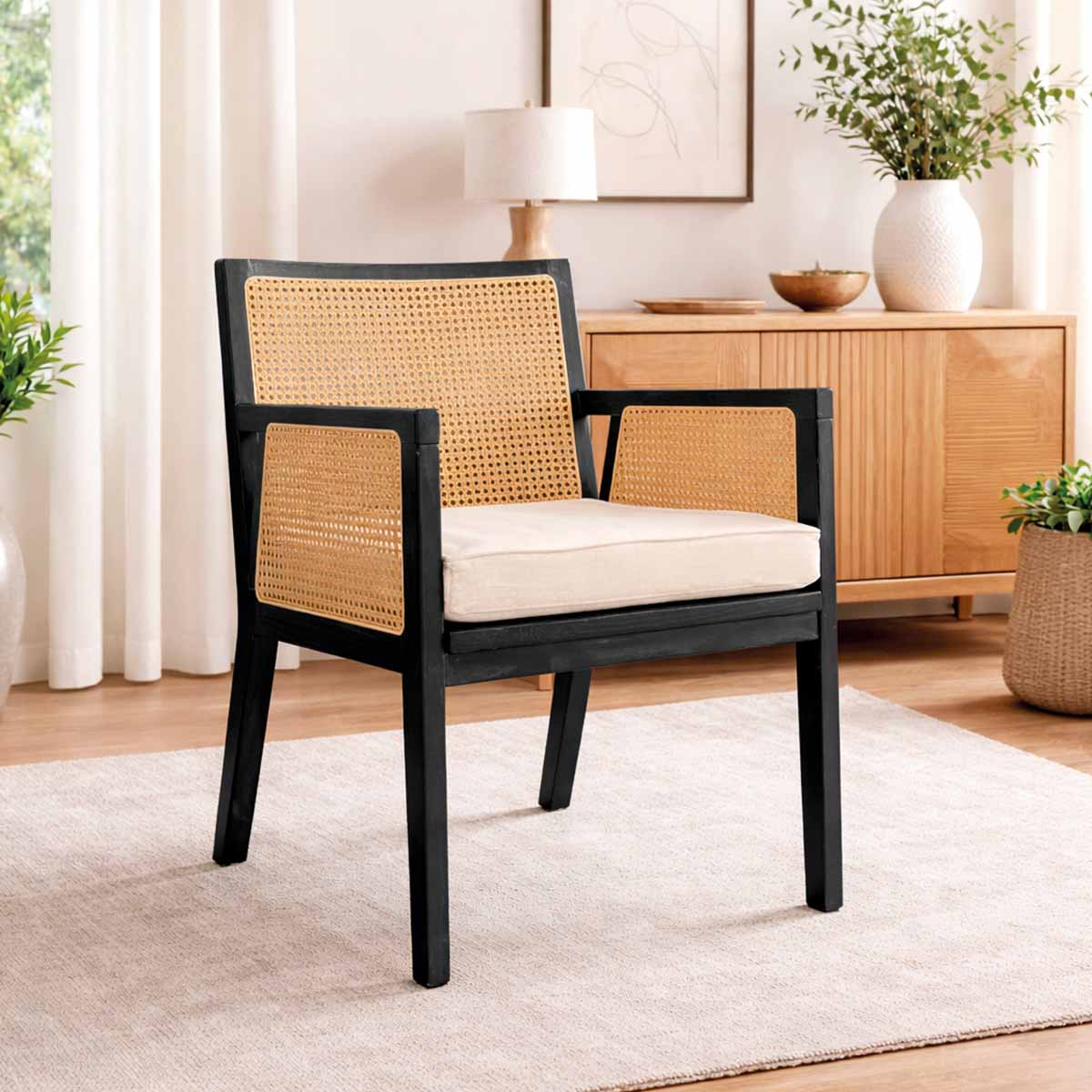 Silla New Naura con Brazos Madera Fresno Negra y Ratán Natural