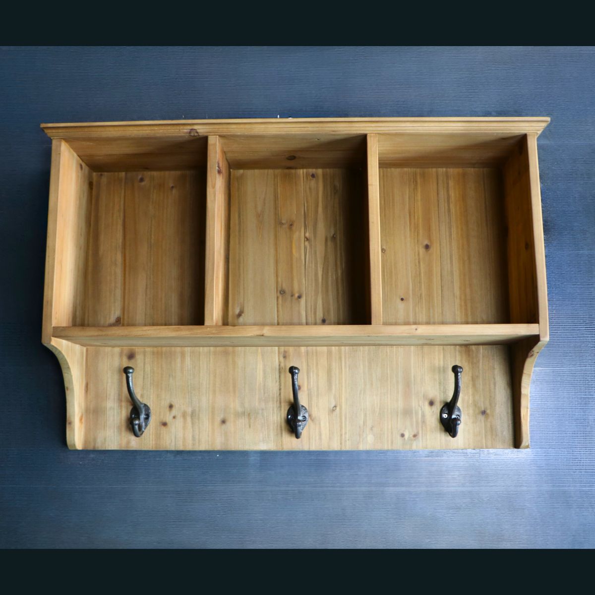 Repisa san Pedro grande 3 colgadores 3 espacios madera natural 75 x 17,5 x 48cm