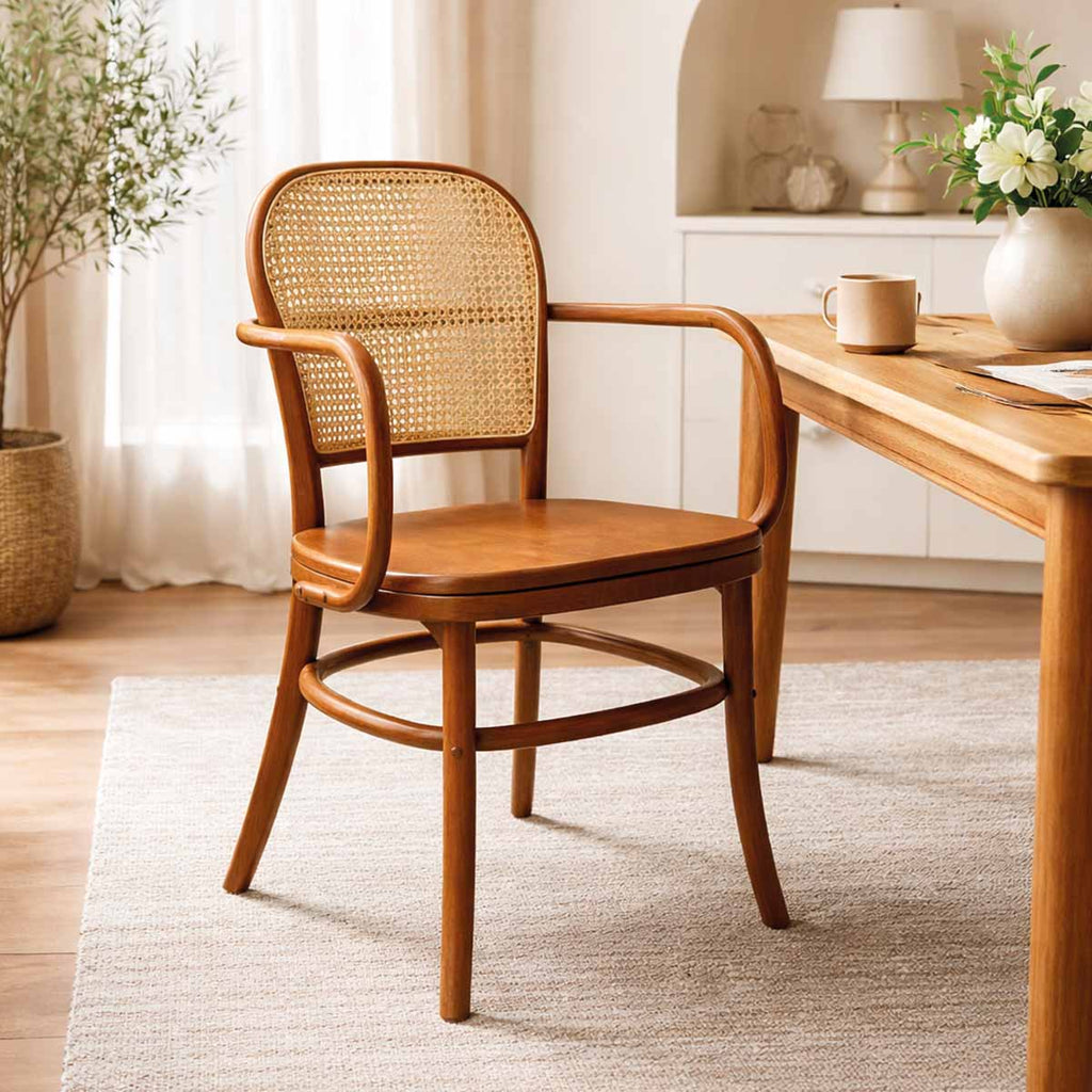 Silla Kevin con Brazos Madera de Haya Walnut y Respaldo de Ratán Natural