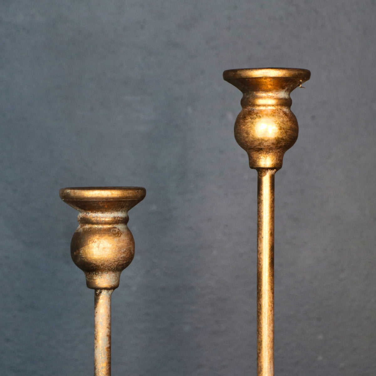 Set 2 Candelabros Marianne dorados 7 x 7 x 24cm / 7x7x31cm