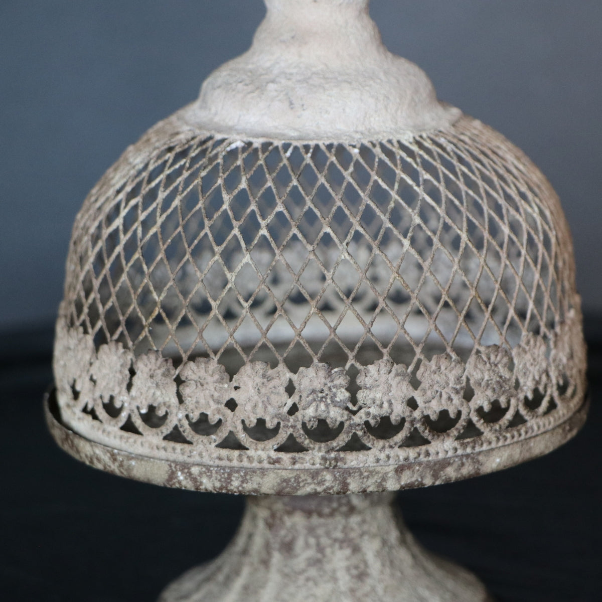 Candelabro Papal negro mediano 14 x 14 x 19cm