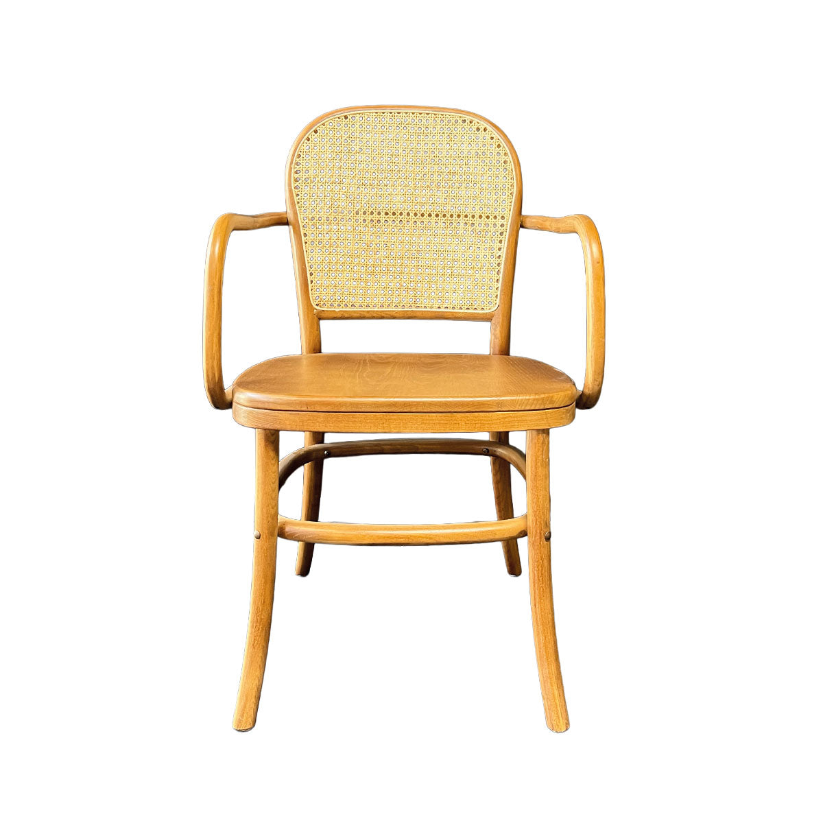 Silla Kevin con Brazos Madera de Haya Walnut y Respaldo de Ratán Natural