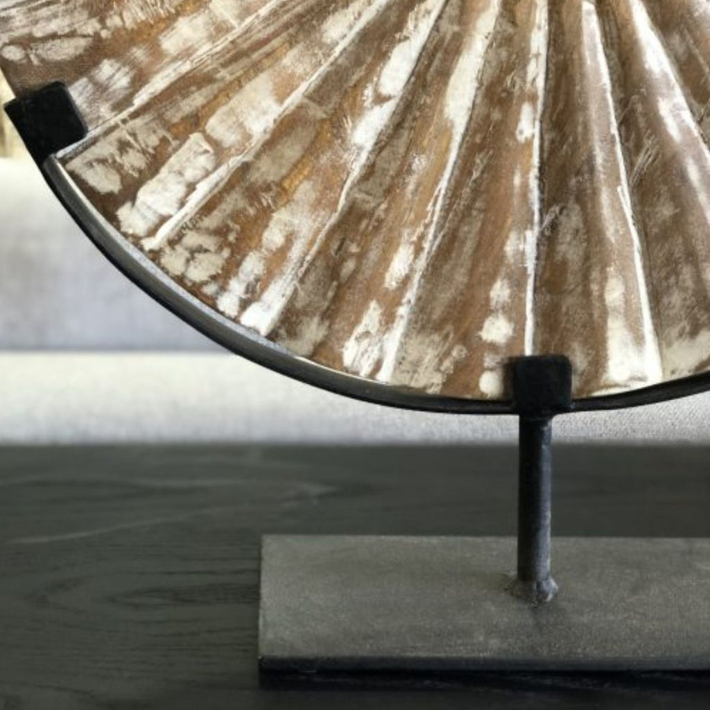Panel circular madera de teca tallada con soporte