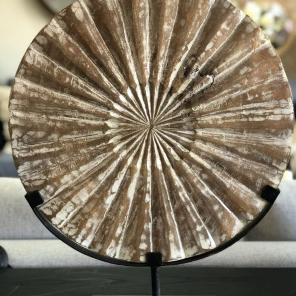Panel circular madera de teca tallada con soporte