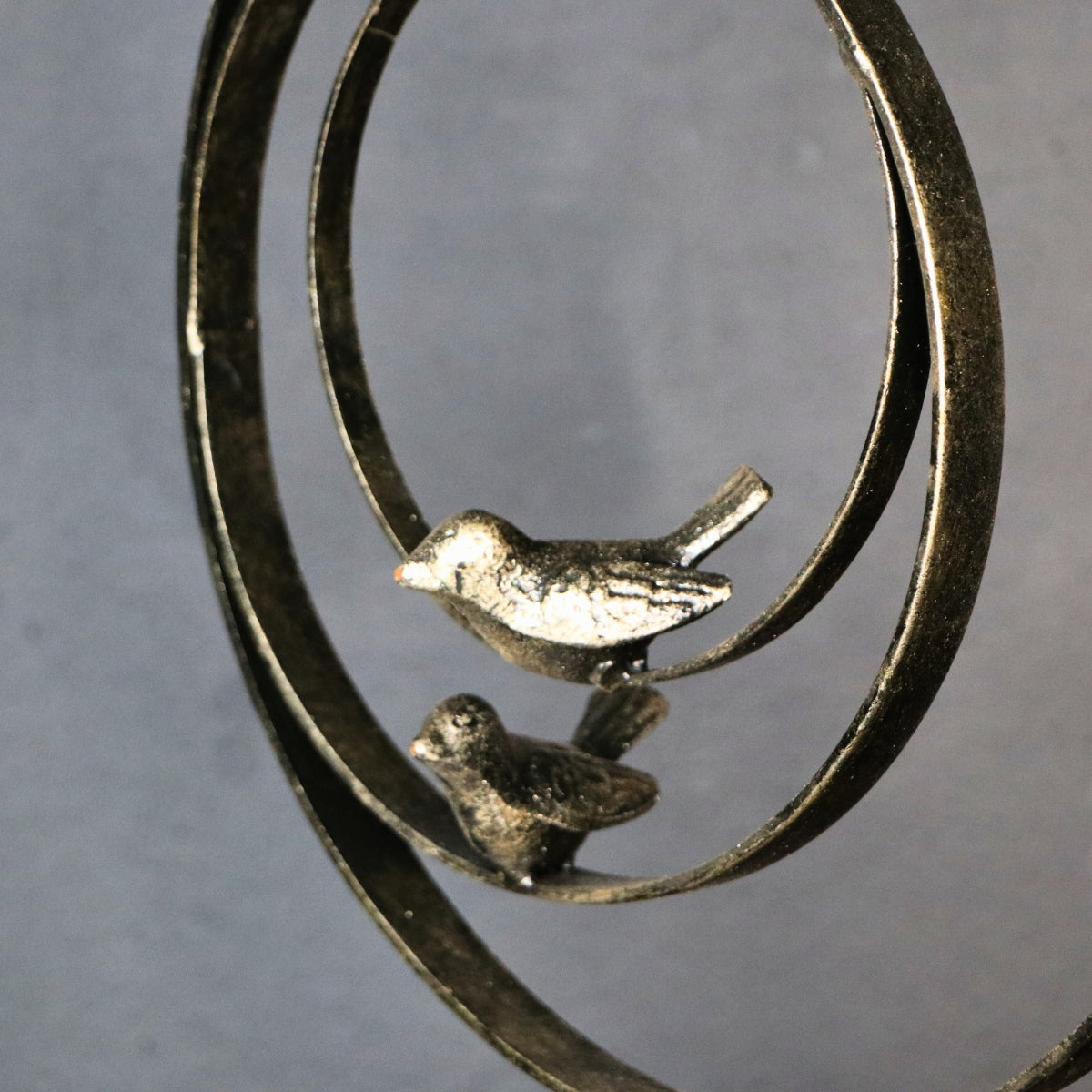 Escultura Chincol circular gris 30 x 10 x 39cm