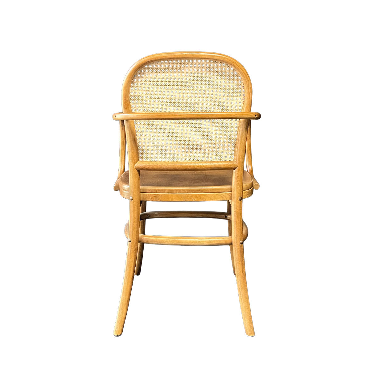 Silla Kevin con Brazos Madera de Haya Walnut y Respaldo de Ratán Natural