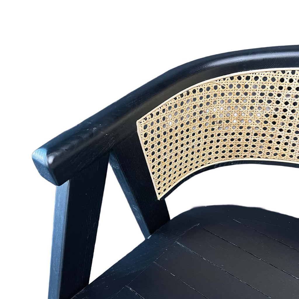 Silla Lenong Plus Madera Fresno Negro y Respaldo de Ratán Natural