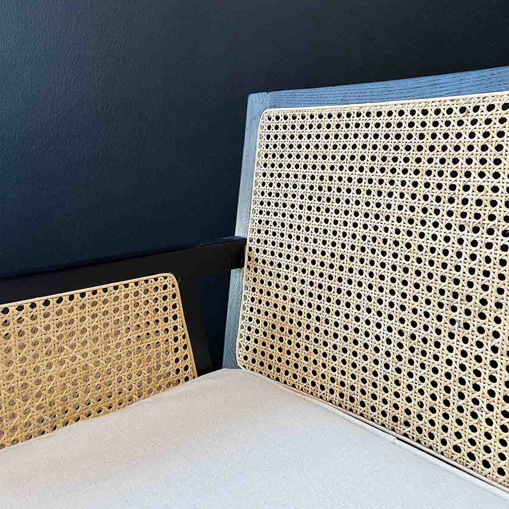 Silla New Naura con Brazos Madera Fresno Negra y Ratán Natural