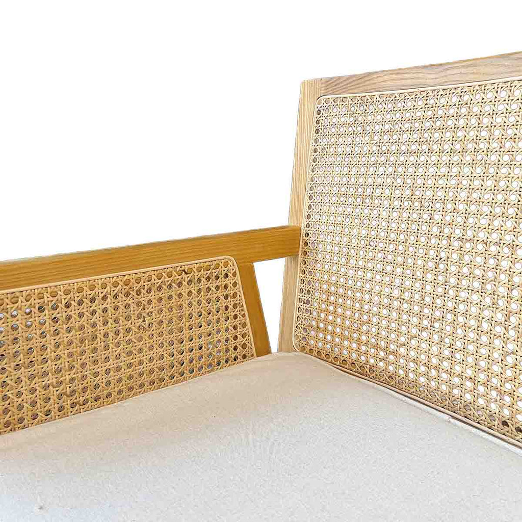 Silla New Naura con Brazos Madera Fresno Walnut y Ratán Natural