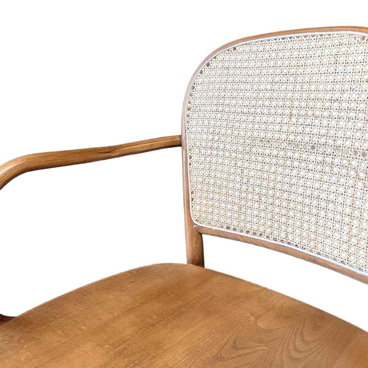 Silla Kevin con Brazos Madera de Haya Walnut y Respaldo de Ratán Natural
