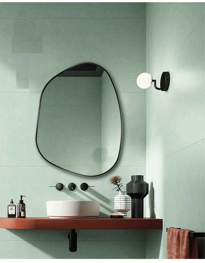 Espejo forma irregular marco de metal negro 60 x 80 cm
