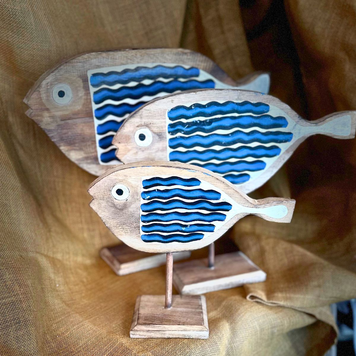 Set 3 pescados Doris madera con olas azules