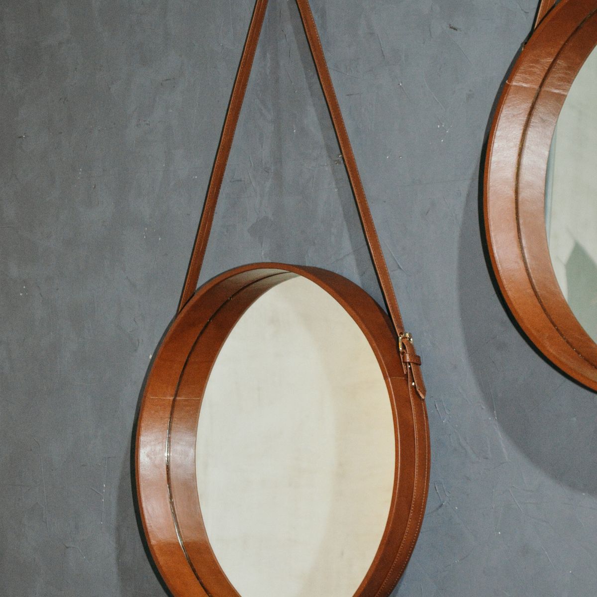Espejo colgante circular cuero natural 54 cm