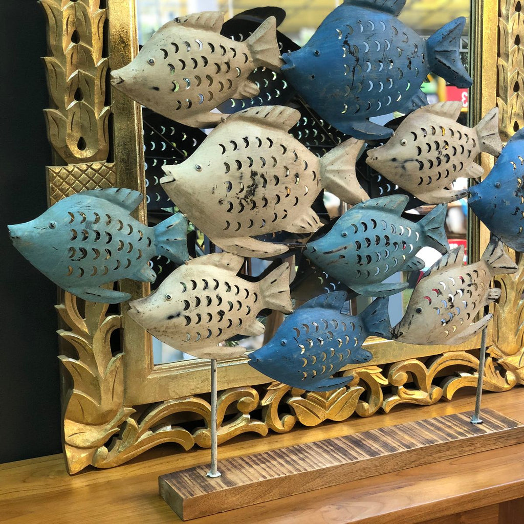 Figura Decorativa Peces en Metal con Base