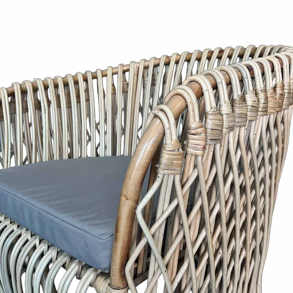 Sitial Nuzi Rattan Natural con Cojín Gris