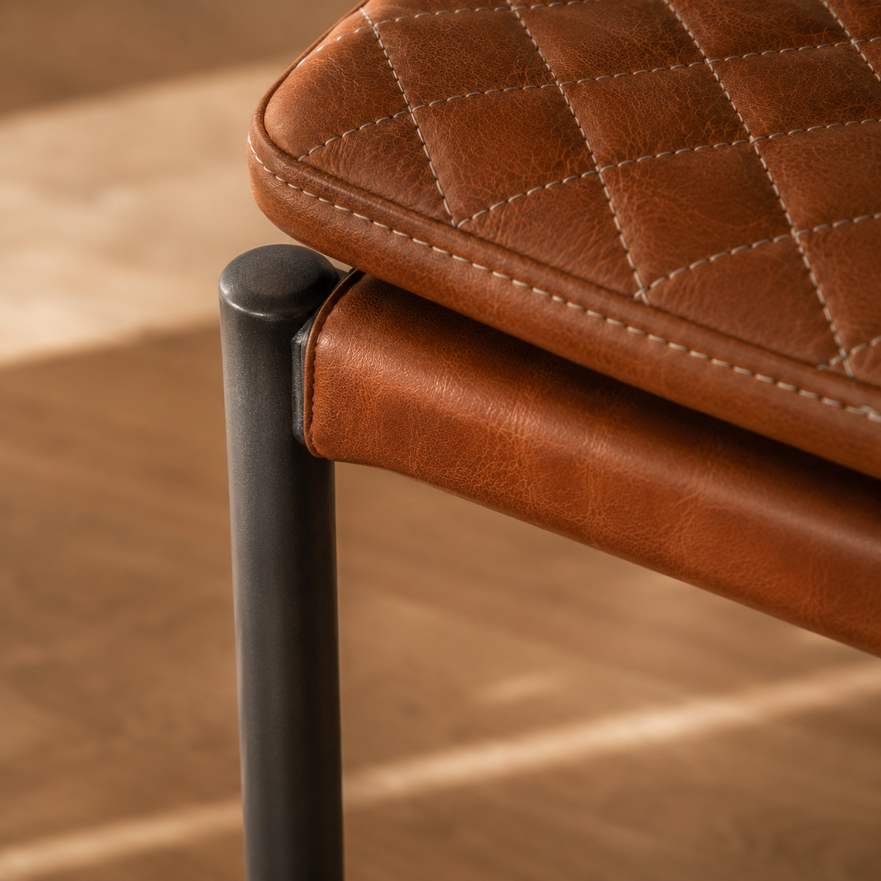 Silla Capri Cuero Cowhide Caramelo con Pespunte Rombo