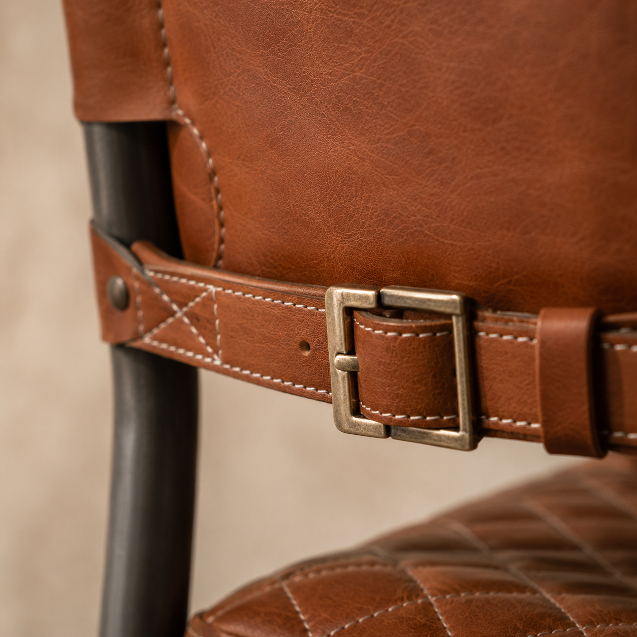 Silla Capri Cuero Cowhide Caramelo con Pespunte Rombo