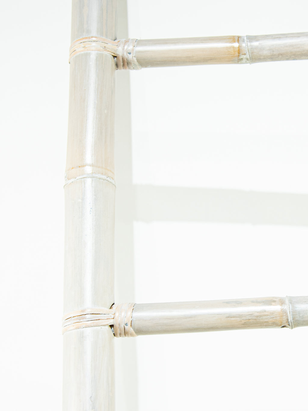 Escala Decorativa de Bamboo Blanca 2 M