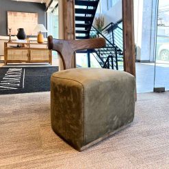 Silla Almodovar Tela Velvet Verde / Madera Fresno Walnut